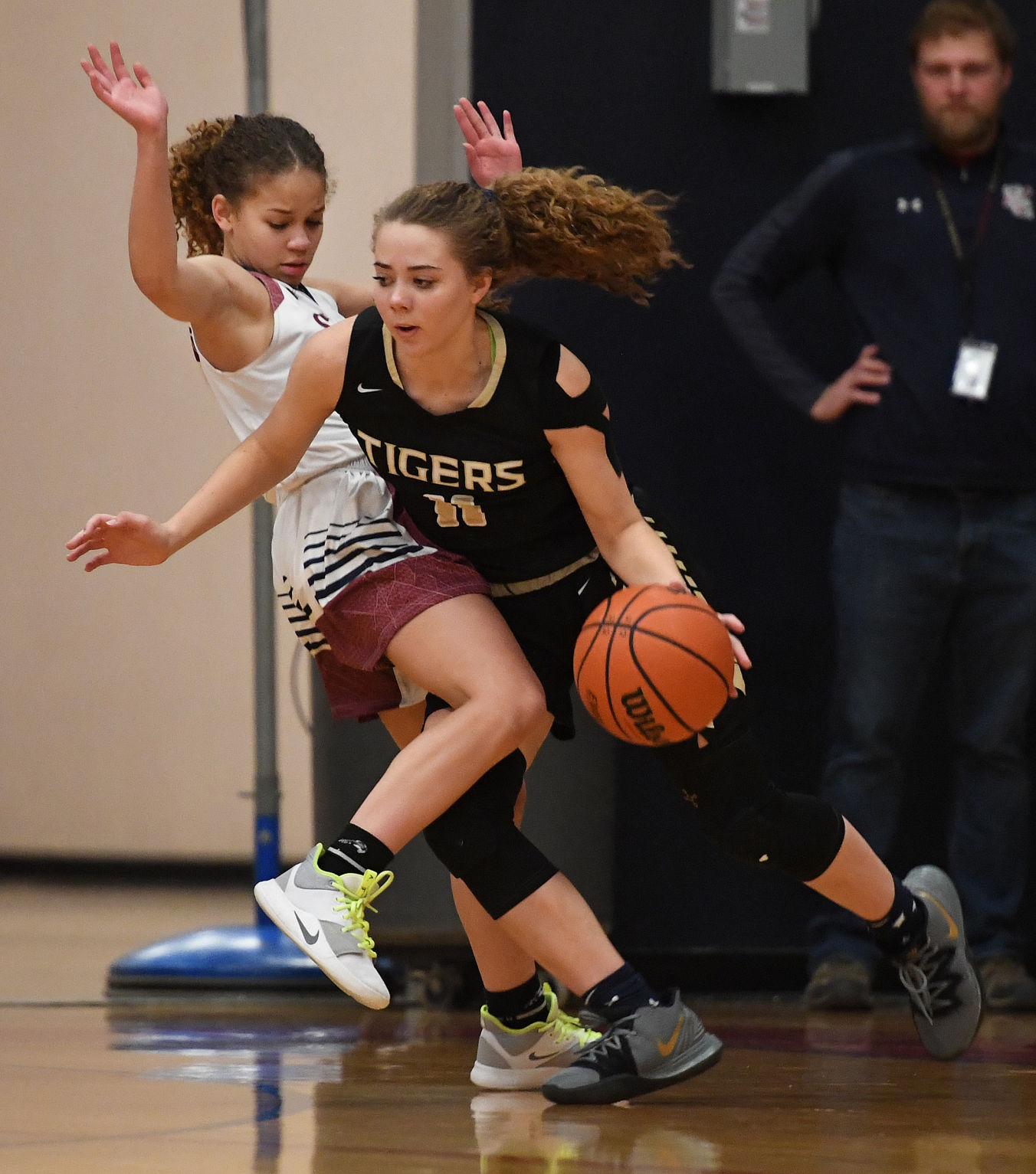 030420-s-girlsbb 1025.jpg